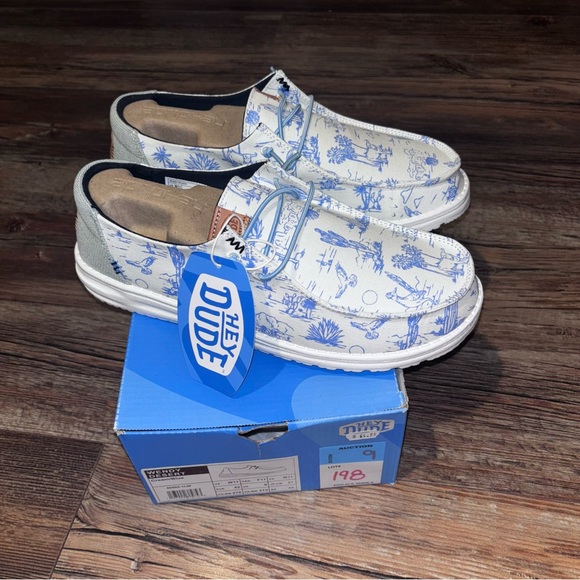 Hey Dude Shoes - Women's Hey Dudes Wendy Desert In Blue Cream US Size 11 New Western Cactus